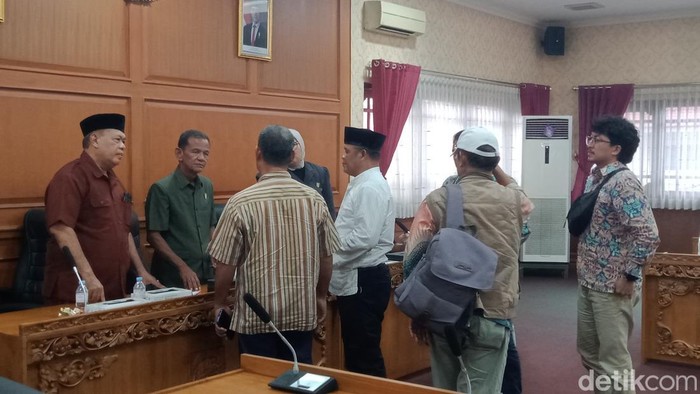 Warga Tinggen Geruduk DPRD Klaten Minta Tanahnya Tetap Dibeli Proyek Tol