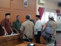 Warga Tinggen Geruduk DPRD Klaten Minta Tanahnya Tetap Dibeli Proyek Tol