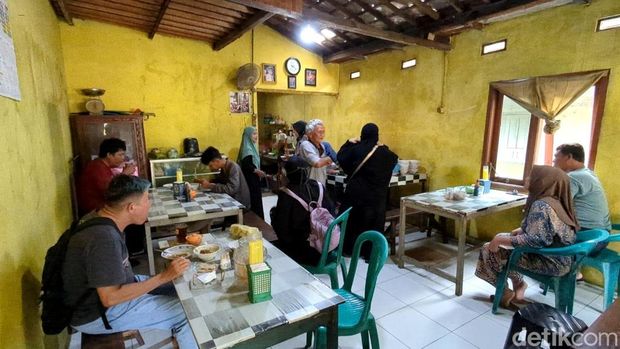 Warung soto kontol sapi di Wiradesa, Pekalongan, Rabu (3/12/2025). Warung soto kontol sapi di Wiradesa, Pekalongan, Rabu (3/12/2025).