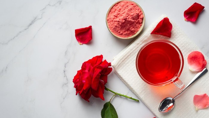 Ini 11 Manfaat Air Rebusan Bunga Mawar, Bukan Sekadar untuk Kecantikan