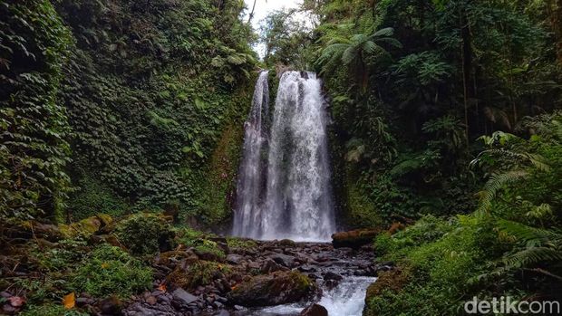 Air terjun di Desa Santong, Lombok Utara, NTB. Air terjun di Desa Santong, Lombok Utara, NTB.