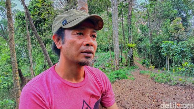 Air terjun di Desa Santong, Lombok Utara, NTB. Air terjun di Desa Santong, Lombok Utara, NTB.