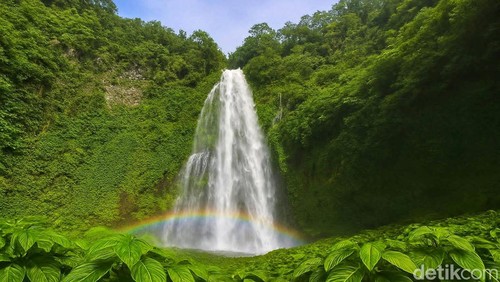 Air terjun di Desa Santong, Lombok Utara, NTB.