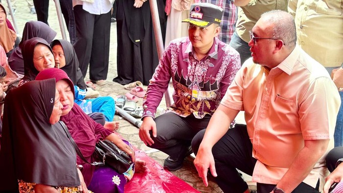 Tinjau Banjir Padang Pariaman, Andre Rosiade Pastikan Perbaikan Rumah Terdampak