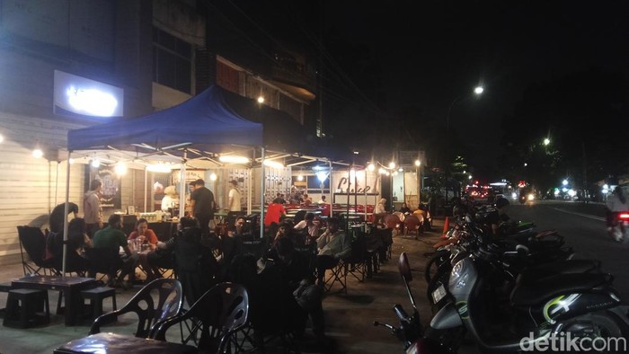 Melihat Suasana Angkringan Malam di Kota Medan