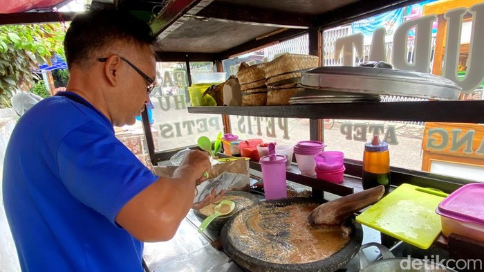 Harga Kacang Bikin Mang Agus Penjual Kupat Tahu Ketar-ketir