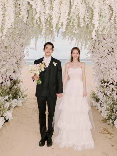 Bang Minah & On Juwan Bang Minah & On Juwan menikah di Bali.