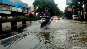 Sejumlah Ruas Jalan di Kota Malang Tergenang Banjir