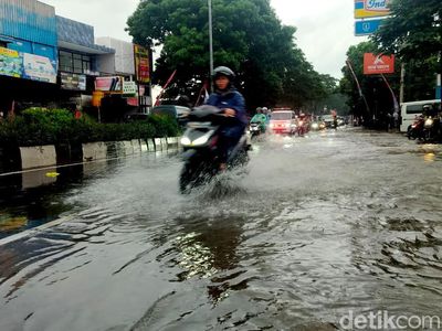 Sejumlah Ruas Jalan di Kota Malang Tergenang Banjir