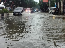 Banjir Genangi Jalur Utama Kota Malang