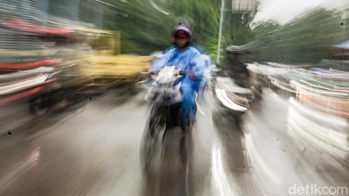 Badan Meteorologi, Klimatologi, dan Geofisika (BMKG) mengeluarkan peringatan dini terkait potensi munculnya bibit siklon tropis pada akhir tahun 2025. Sejumlah wilayah di Indonesia, termasuk DKI Jakarta, diminta meningkatkan kewaspadaan terhadap cuaca ekstrem yang diprediksi dapat terjadi selama periode Natal dan Tahun Baru (Nataru).