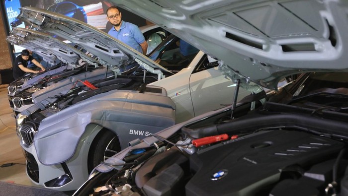 BMW Group Indonesia menggelar BMW Technology Workshop 2025. Pada rangkaian acara tersebut, brand asal Jerman itu turut menghadirkan BMW Technician Excellence Competition 2025 untuk mengukur kemampuan seluruh teknisi mereka di Indonesia, kemarin. Kompetisi tahun ini diikuti 200-an teknisi BMW dari seluruh Indonesia. Tahap kualifikasi dilakukan secara daring, memungkinkan seluruh peserta dari berbagai wilayah mengikuti seleksi secara efisien.