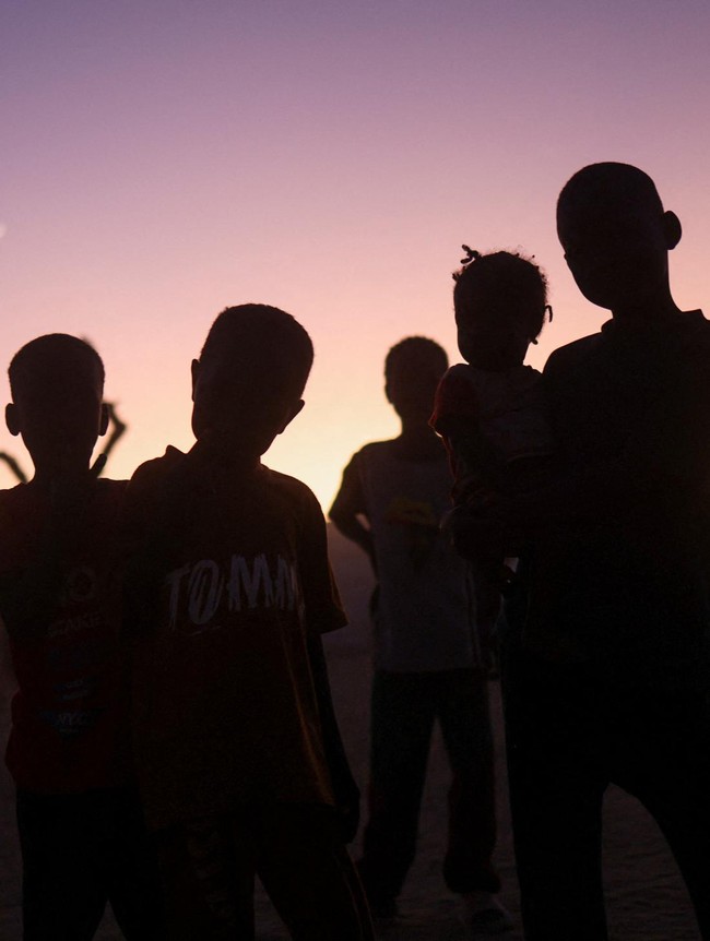 Cahaya Senja Menyapa Pengungsi Sudan di Perbatasan Chad