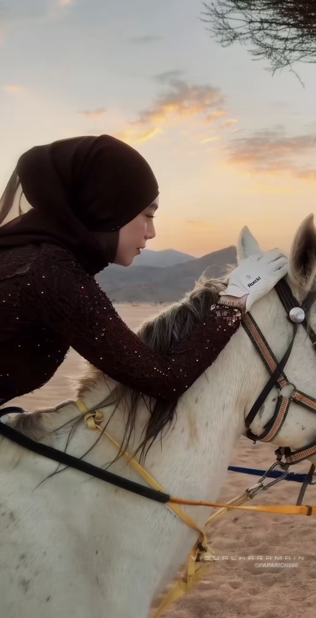 Dari dekat terlihat kebaya brukat Celine dipenuhi dengan payet yang membuat penampilannya kian elegan.  Foto: Instagram/@celine_evangelista