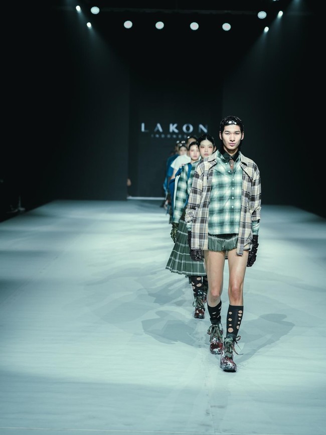 Foto: 3 Desainer Indonesia Pamer Karya di Busan Fashion Week 2025