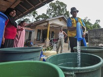 Distribusi Air Bersih Bantu Warga Agam Bertahan Pascabencana