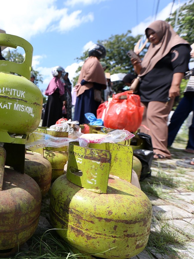 Diterjang Bencana, Warga Banda Aceh Harus Antre Panjang Demi Elpiji 3 Kg