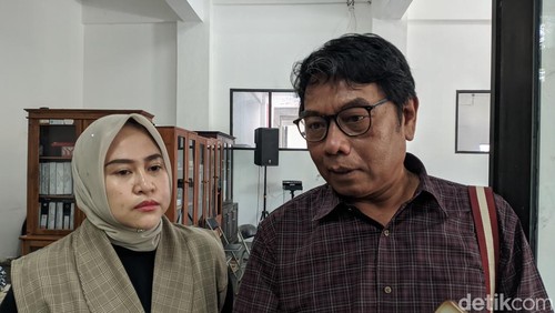 Anggota DPRD NTB Dapil VIII Lalu Pelita Putra bersama Megawati Lestari, DPRD partai Golkar saat ditemui ditemui di Sekretariat DPRD NTB, Kamis (4/12/2025).