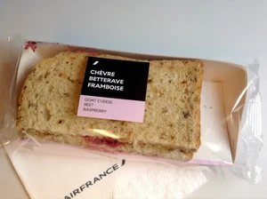 Menu Sandwich di Pesawat Mirip Makanan Penjara, Begini Tampilannya