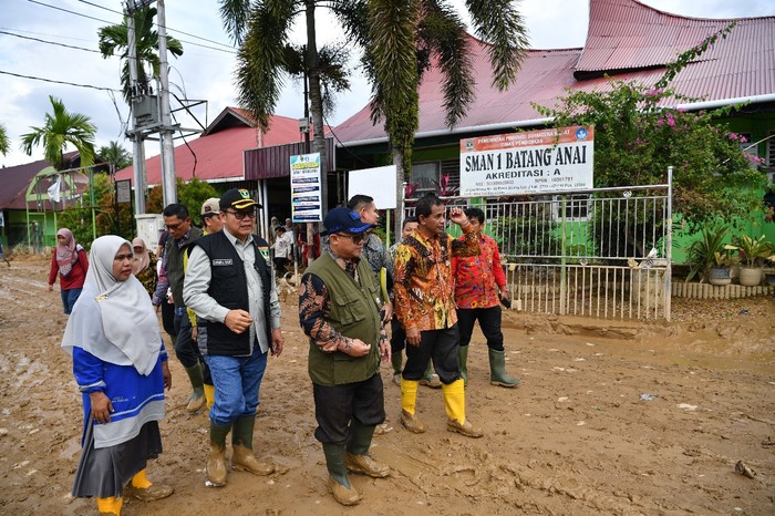 Mendikdasmen Jawab Kekhawatiran Siswa Korban Bencana Sumatera soal SNPMB