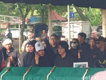 Suasana Proses Pemakaman Epy Kusnandar