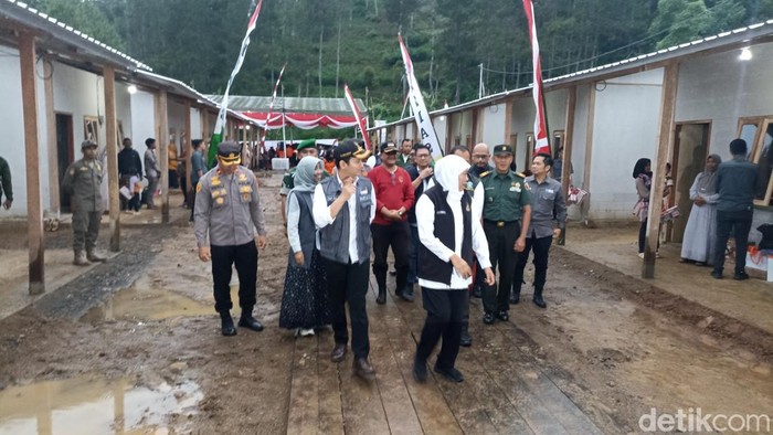 Gubernur Khofifah Resmikan Huntara Korban Tanah Gerak Trenggalek