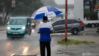 Suhu udara di DKI Jakarta pada Kamis diprediksi berada di rentang 23–29 derajat Celsius, dengan hembusan angin yang bergerak pelan antara 1 hingga 10 kilometer per jam.