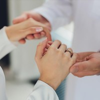 8 Arti Mimpi Menikah dengan Orang yang Tidak Dikenal