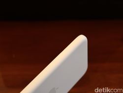 Unboxing iPhone Air MagSafe Battery, Tambah Daya 65% Harga Rp 2 Jutaan