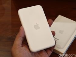 Unboxing iPhone Air MagSafe Battery, Tambah Daya 65% Harga Rp 2 Jutaan