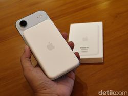Unboxing iPhone Air MagSafe Battery, Tambah Daya 65% Harga Rp 2 Jutaan