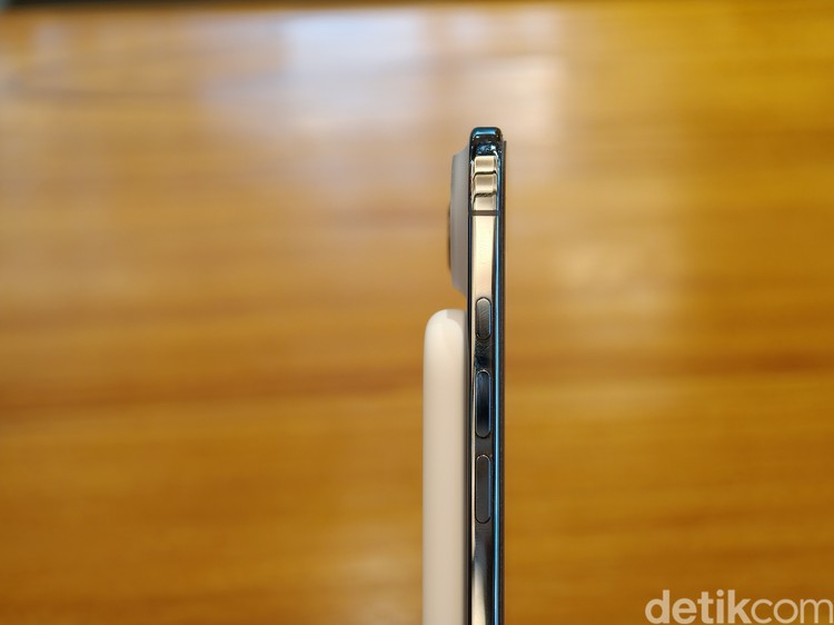 iPhone Air Battery MagSafe