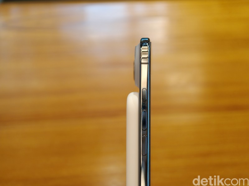 iPhone Air Battery MagSafe