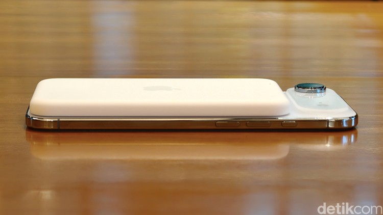 iPhone Air Battery MagSafe