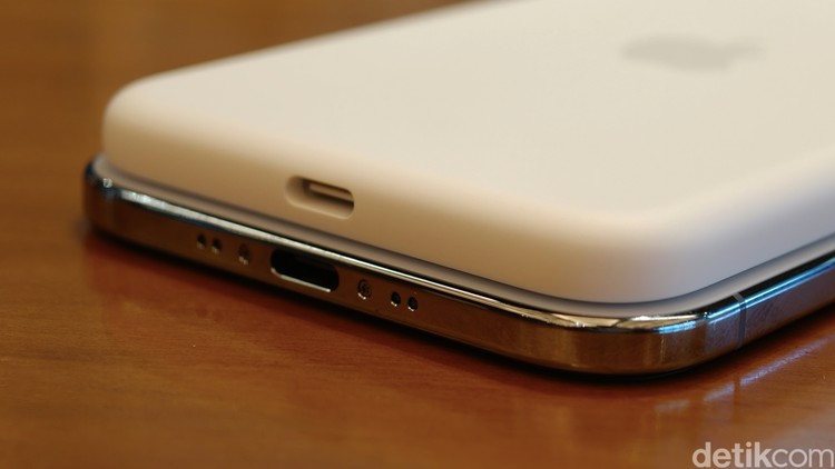 iPhone Air Battery MagSafe