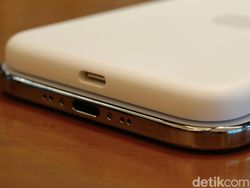 Unboxing iPhone Air MagSafe Battery, Tambah Daya 65% Harga Rp 2 Jutaan