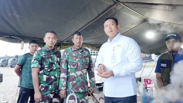 Jajaran Direksi Perum Bulog turun langsung ke lokasi terdampak banjir Sumatra untuk memastikan seluruh bantuan tersalurkan dengan baik, dan menjamin ketersediaan stok beras bagi masyarakat terdampak. (Dok. BULOG)