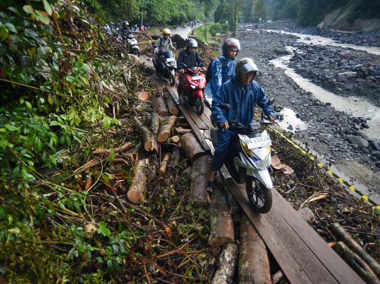 Jalan Darurat Lembah Anai Jadi Penyelamat Mobilitas Warga Pascabanjir Bandang