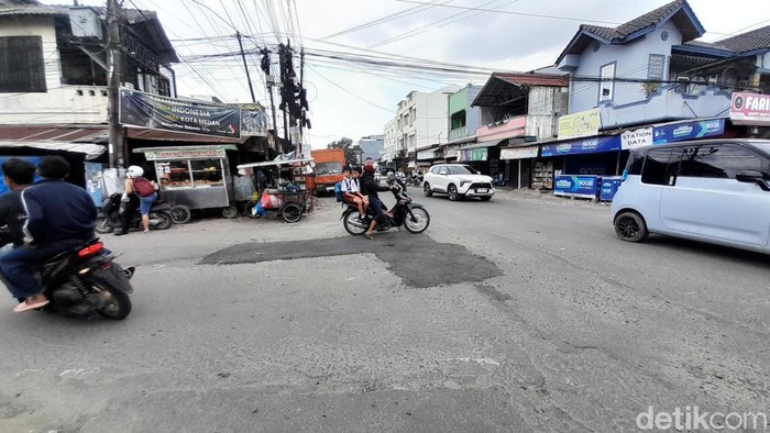 Simpang Jalan Tempuling-Tuasan Akhirnya Ditambal, Pedagang Ucap Syukur