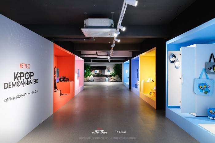 Pop-up store K-Pop Demon Hunters dibuka di Seongsu-dong, Seoul, mulai Kamis (4/12/2025).