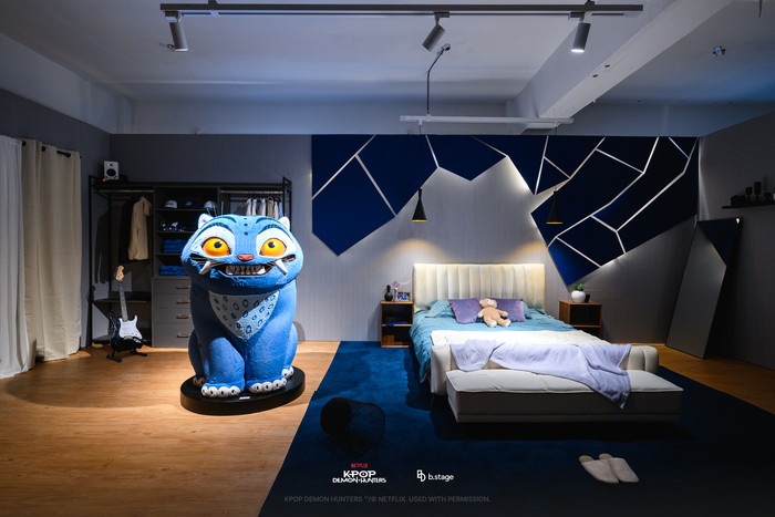 Pop-up store K-Pop Demon Hunters dibuka di Seongsu-dong, Seoul, mulai Kamis (4/12/2025).