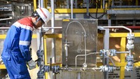 Selain meningkatkan produksi, RDMP Balikpapan juga ditujukan untuk mempermodern infrastruktur kilang agar lebih efisien, ramah lingkungan, dan berdaya saing global. Unit pemurnian ini mampu memproduksi hingga 43 ribu ton LPG per tahun, yang sekaligus memperkuat ketahanan energi Indonesia, terutama dalam memenuhi kebutuhan rumah tangga dan industri. ANTARA FOTO/M Risyal Hidayat