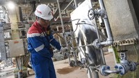 Unit ini menjadi salah satu fasilitas strategis yang dibangun untuk meningkatkan kapasitas dan kualitas produksi energi nasional. Pertamina menyebut hadirnya unit pemurnian ini merupakan langkah penting menuju kemandirian energi. ANTARA FOTO/M Risyal Hidayat