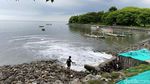 Fenomena Kemunculan Busa di Kawasan Pantai Kenjeran Surabaya