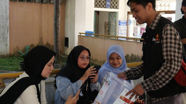 Lazismu UMY menggalang dana untuk mahasiswa UMY terdampak bencana di Sumatera, Kamis (4/12/2025).