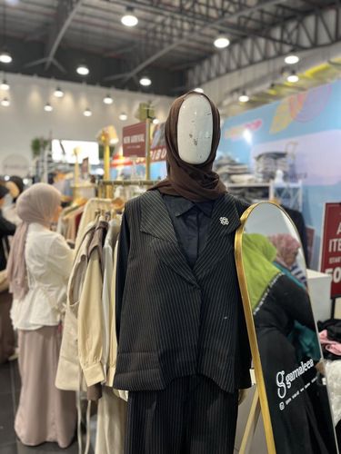 Bazar busana siap pakai, Locapop kembali digelar mulai dari 2-7 Desember 2025 di AEON Mall Tanjung Barat. Ada 61 brand yang menawarkan kolekai busana, hijab hingga tas dengan harga menarik dan bernuansa ala gen z.