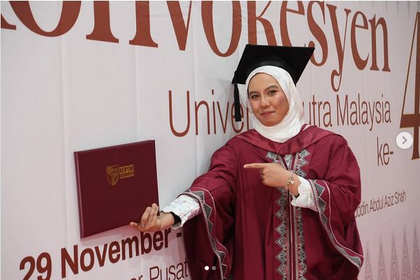 Mahasiswi Ini Jualan Burger di Kampus Sampai Jadi Sarjana Mahasiswi asal Malaysia, Puteri Nurasmaliyana Asri, Jualan Burger di Kampus Sampai Jadi Sarjana.