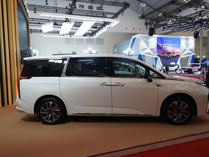 Bertambah Lagi Taksi Online Mewah, Maxus MIFA 9 Kini Jadi Armada Grab