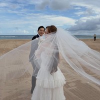 Pasangan artis Korea ini sempat merahasiakan tanggal dan lokasi acara demi menjaga kesakralan prosesinya. Mereka hanya mengundang keluarga terdekat. Foto: dok. Instagram @limji0509