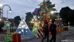 Ornamen Natal Hiasi Kota Surabaya